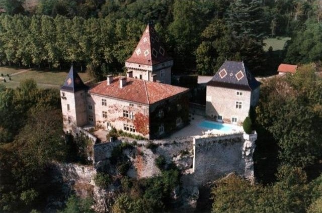 7 bedroom Castle For Sale: 38840 SAINT..