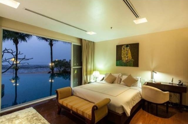 Ananya: Ultra-luxury beachfront..