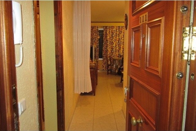 Apartment - This 2 bedroom 1 bathroom.. - 2