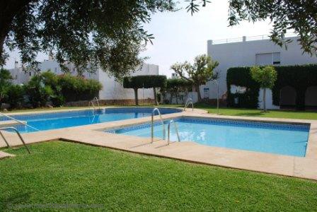 3 bedroom townhouse 300 metres from.. - 2