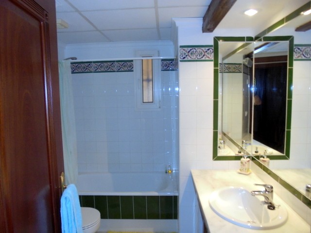 SECLUDED SOUTH FACING 2 BEDROOM..