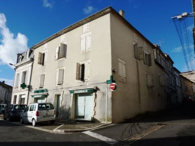 Very spacious town house to renovate..