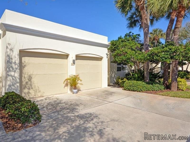 2 bedroom Flat For Sale: 8428 Poinciana.. - 2