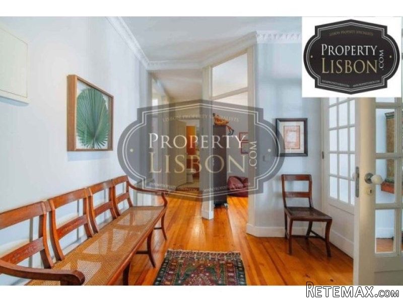T3 Lisbon Apartment for Sale, Sao Bento - 2