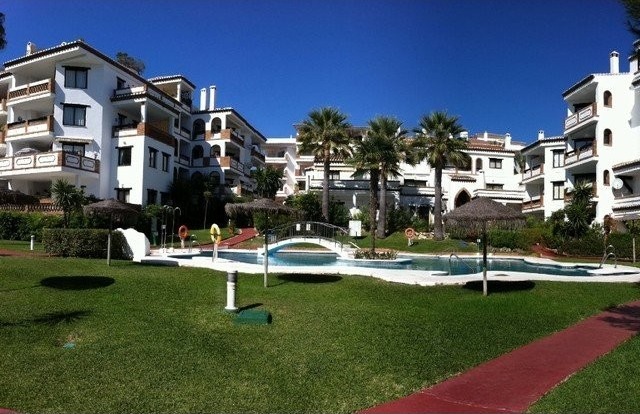 2 Bed Apartment for sale in Calahonda