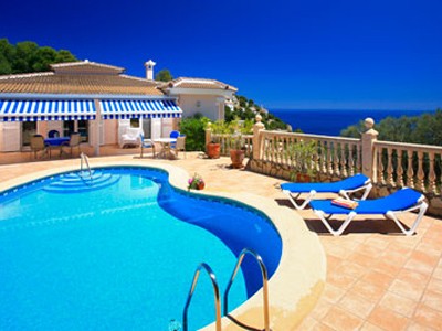 4 Bed 3 Bath Villa..