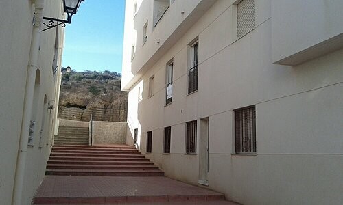 A 1 BEDROOM APARTMENT
