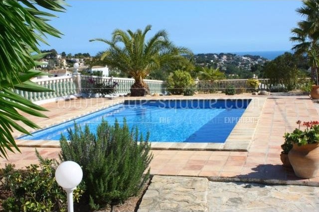 Romantic 3 bedroom villa with sea views - 2