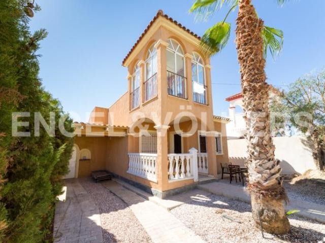 House with garden, terrace and good..