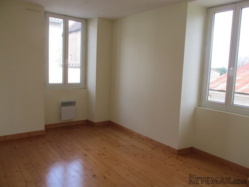 3 Bedroom Stone Townhouse With.. - 2
