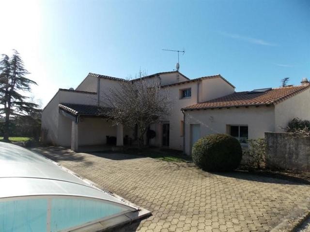 5 bedroom Villa For Sale: 79000 NIORT - 2