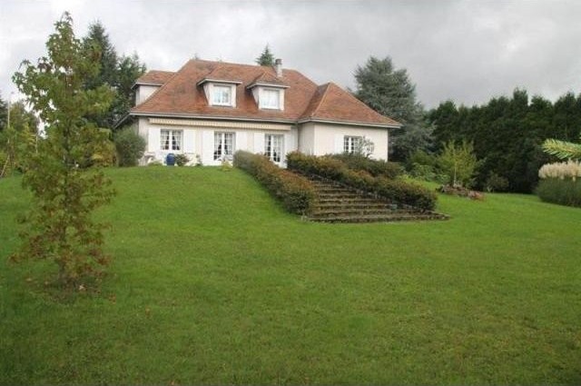 4 bedroom House For Sale: 87000 COUZEIX