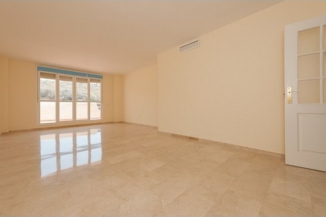 2 Bed Apartment for sale in La Duquesa - 2