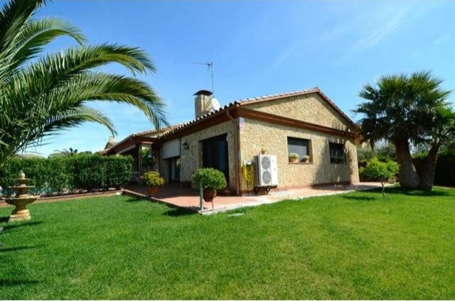 3 bedroom Detached House For Sale:.. - 2
