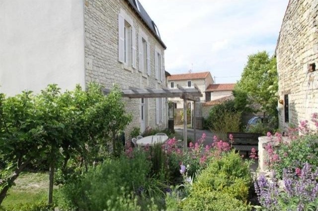 5 bedroom House For Sale: 86110 VIENNE - 2