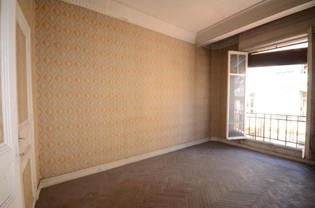 Renovation opportunity in Centre Ville..