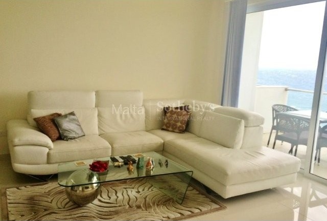Harmonious Bright Apartment - 2