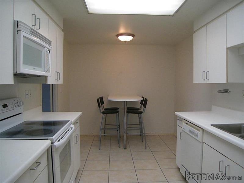 2 bedroom Flat For Sale: 2001 Holcombe.. - 2