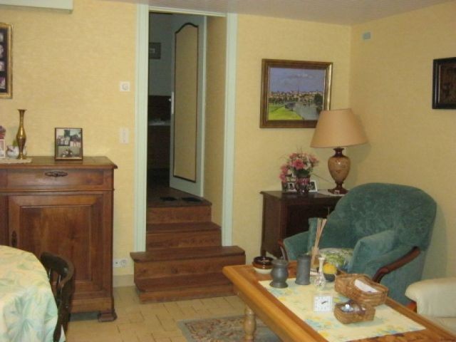 Potential! 2 bedroom house, ~ 20 mins.. - 2