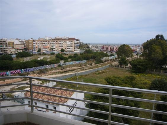 3 Bed Top-Floor Apartment In Central..
