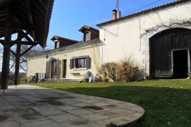 Character 4 Bed Property With Pool And.. - 2