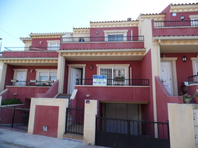 Large Townhouse near Town Centre