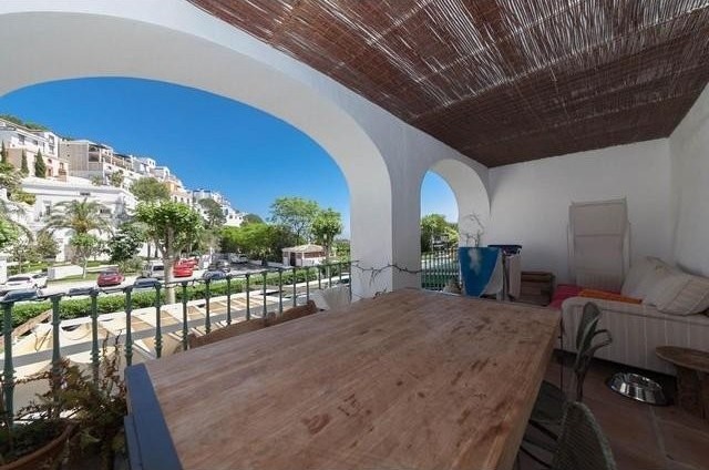 2 bedroom town house for sale