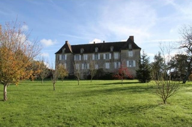8 bedroom Manor House For Sale: 86430..