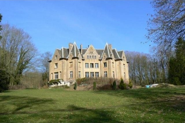 9 bedroom House For Sale: 02000 LAON