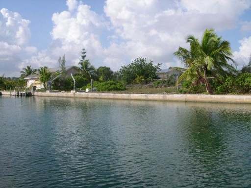 Singlefamilyvacant - Large, fully..