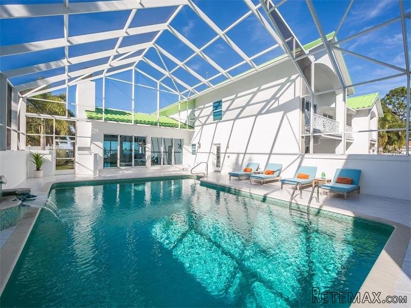 5 bedroom House For Sale: 6100.. - 2