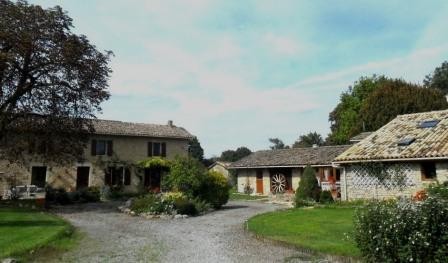 6 bedroom Village House For Sale: Lezay - 2