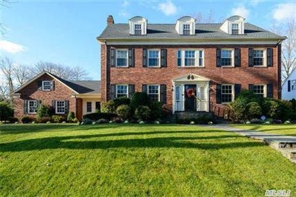 112 Arthur St Garden City, NY 11530