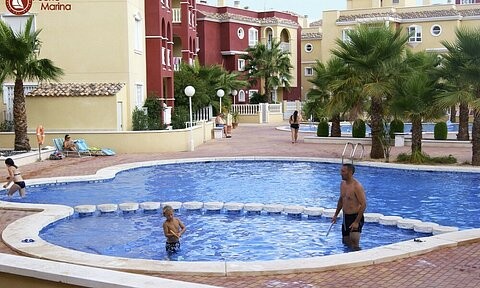 2 Bed Luxurious Apartment minutes from.. - 2