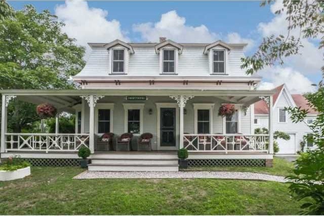 Block of Apartments For Sale: Rhode..