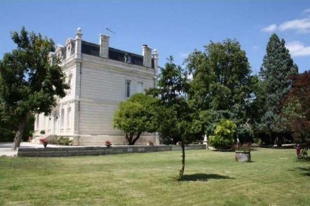 7 bedroom House For Sale: 16100 COGNAC - 2