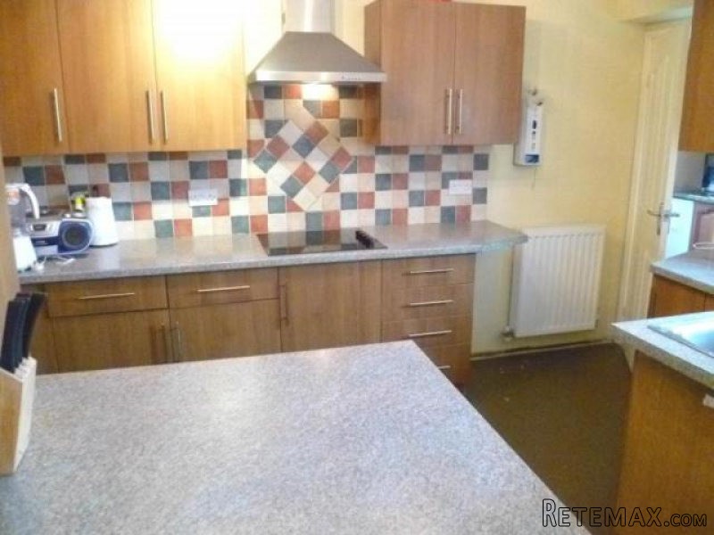 6 bedroom detached house/guest house - 2