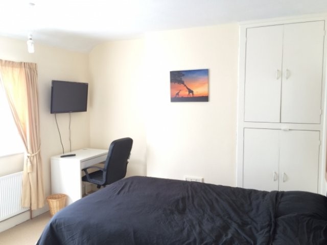 ROOM TO LET IN DAWLEY - ALL BILLS.. - 2