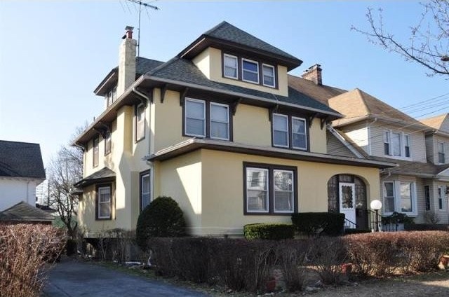 11 bedroom Multi-family For Sale: Mount..