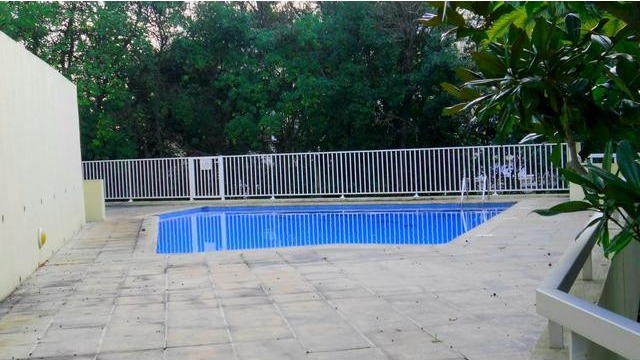 Spacious two bed with swimming pool - 2