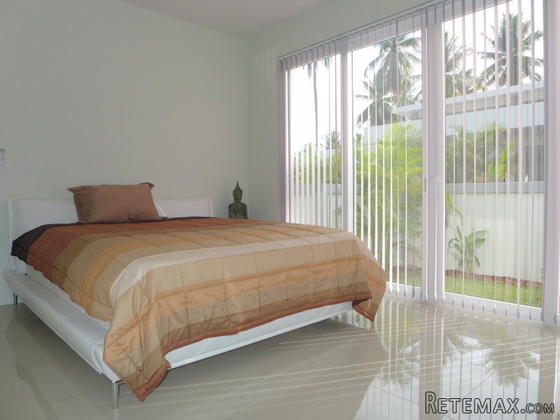 Near Pattaya: New 3 plus bedroom..