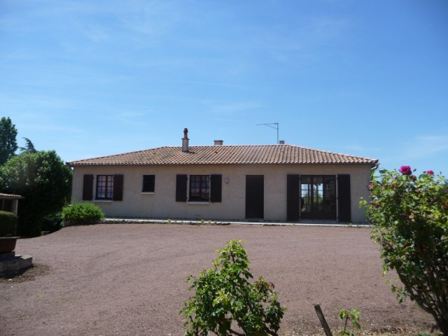 Stunning House with Chateau View - 2