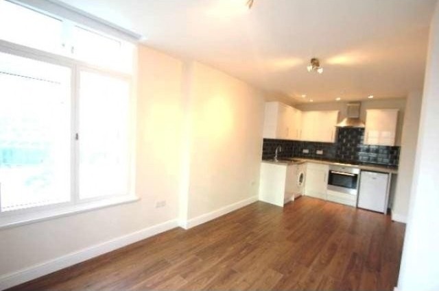 1 Bed Flat/Apartment To Let in London - 2