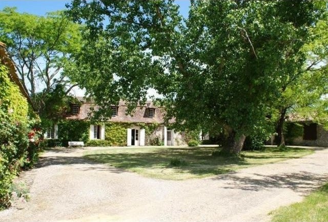6 bedroom Character For Sale: 24100..
