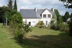 Detached House with Open Sided Barn