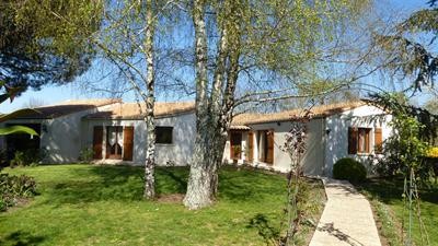 3 Bedrooms - House - Poitou-Charentes -.. - 2