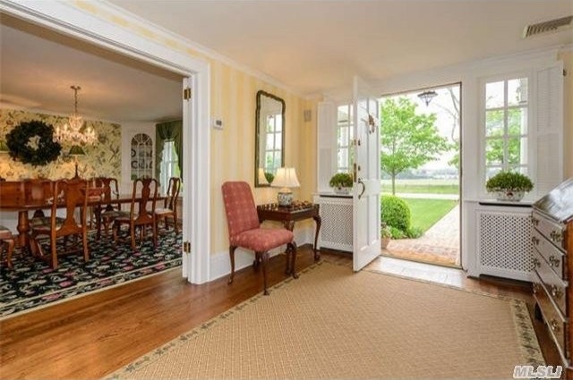 87 10th St Garden City, NY 11530 - 2