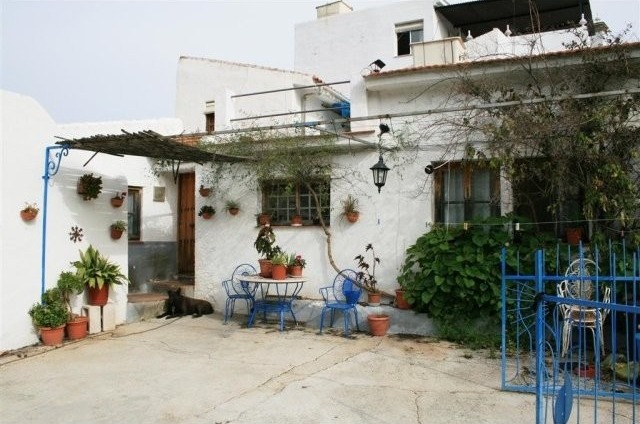 Villa - A charming cottage located on..