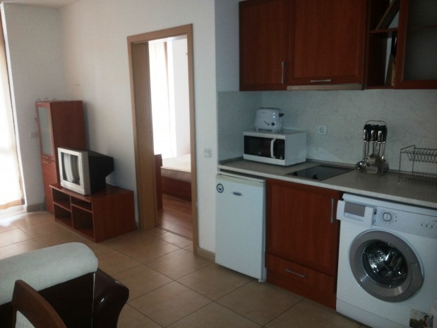 487e/m2! Pool View Furnished 1br/2ba..
