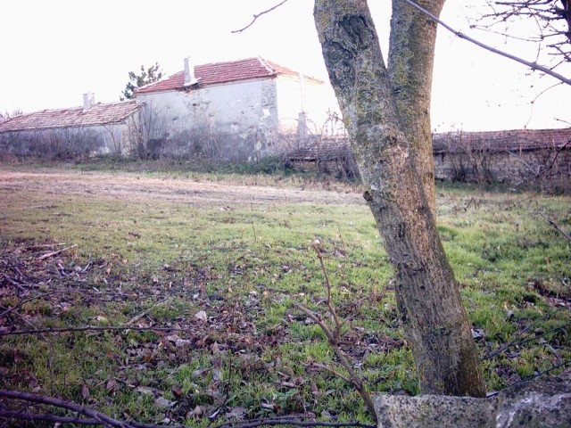 Regulated plot of 1226 sq.m. of land..